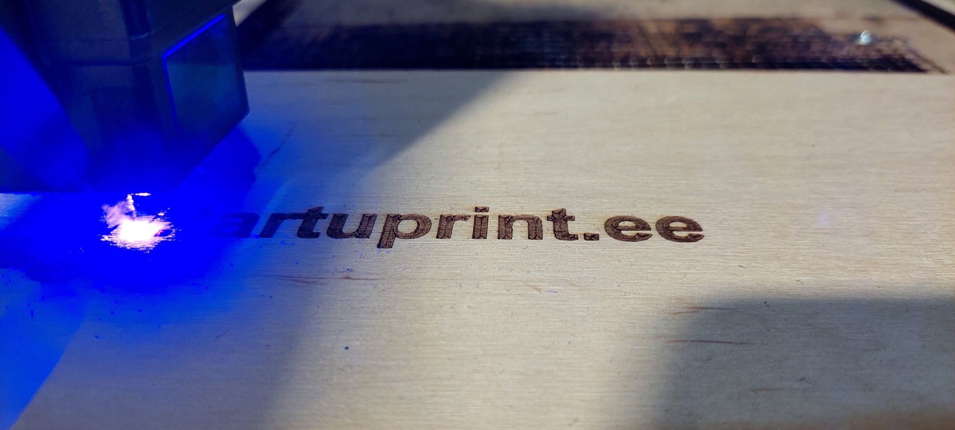 Tartu Prindilabor OÜ Fotograafia ja fotode trükk, Laserlõikus ja lasergraveerimine, 3D printimine ja joonestamine, Ettevõtete meened ja firmakingitused, Sublimatsioontrükk Tartu ja Lõuna-Eesti